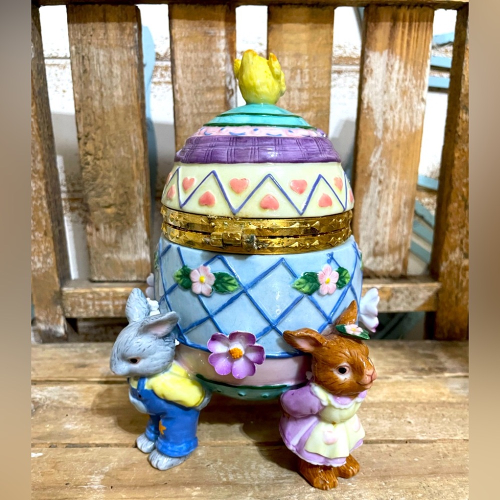 CWC PORCELAIN DECORATIVE EASTER TRINKET EGG NEW IN BOX!
